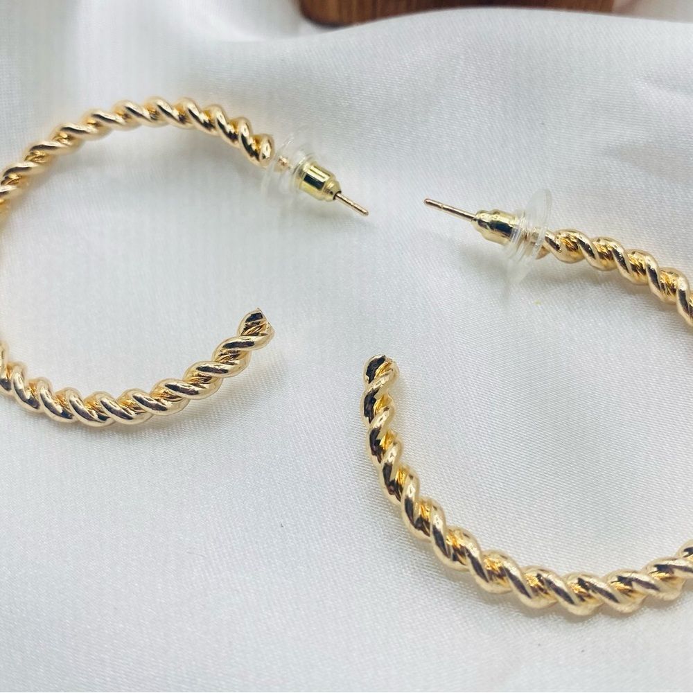 Elegant Gold Twisted Hoop Earrings